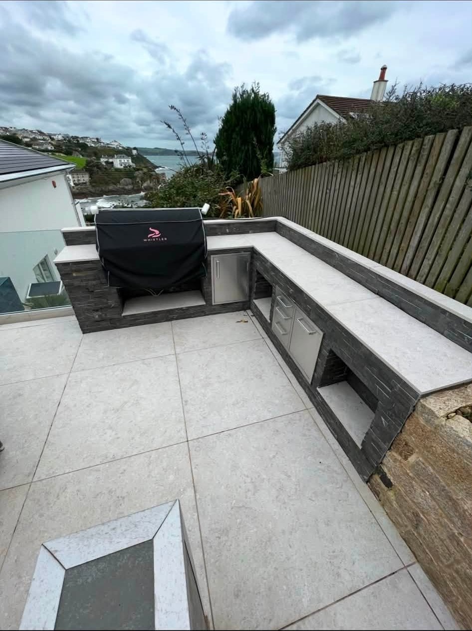 Outdoor kitchen and porcelain patio area